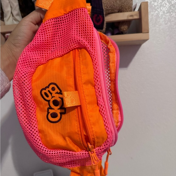 Glob Primary Flux Mesh Sling Bag - Picture 4 of 6